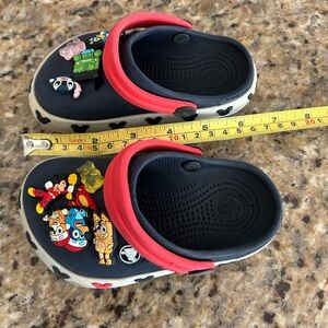 Kids crocs Size 6/7- removable charms